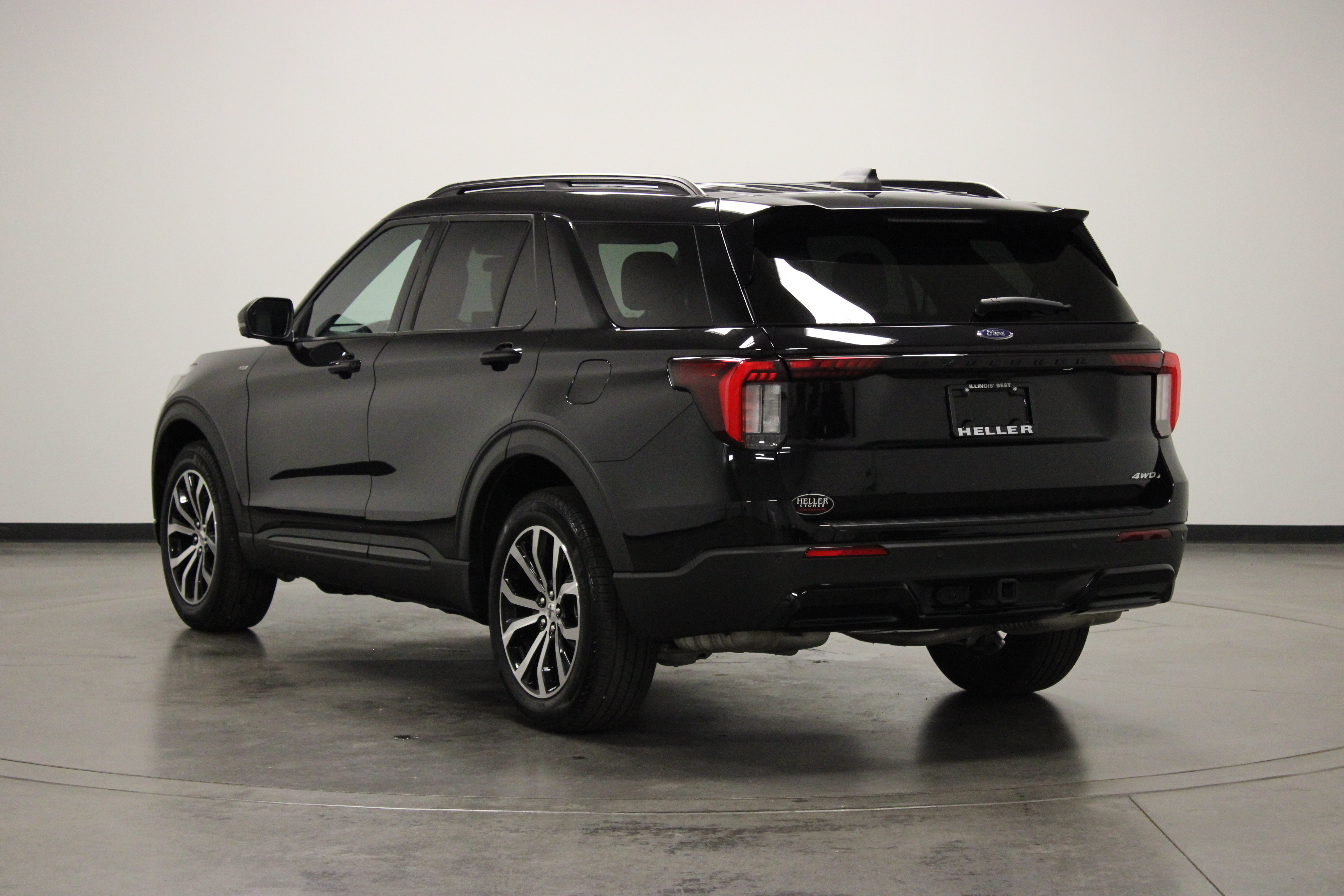 Used 2025 Ford Explorer ST-Line AWD/4WD image 6