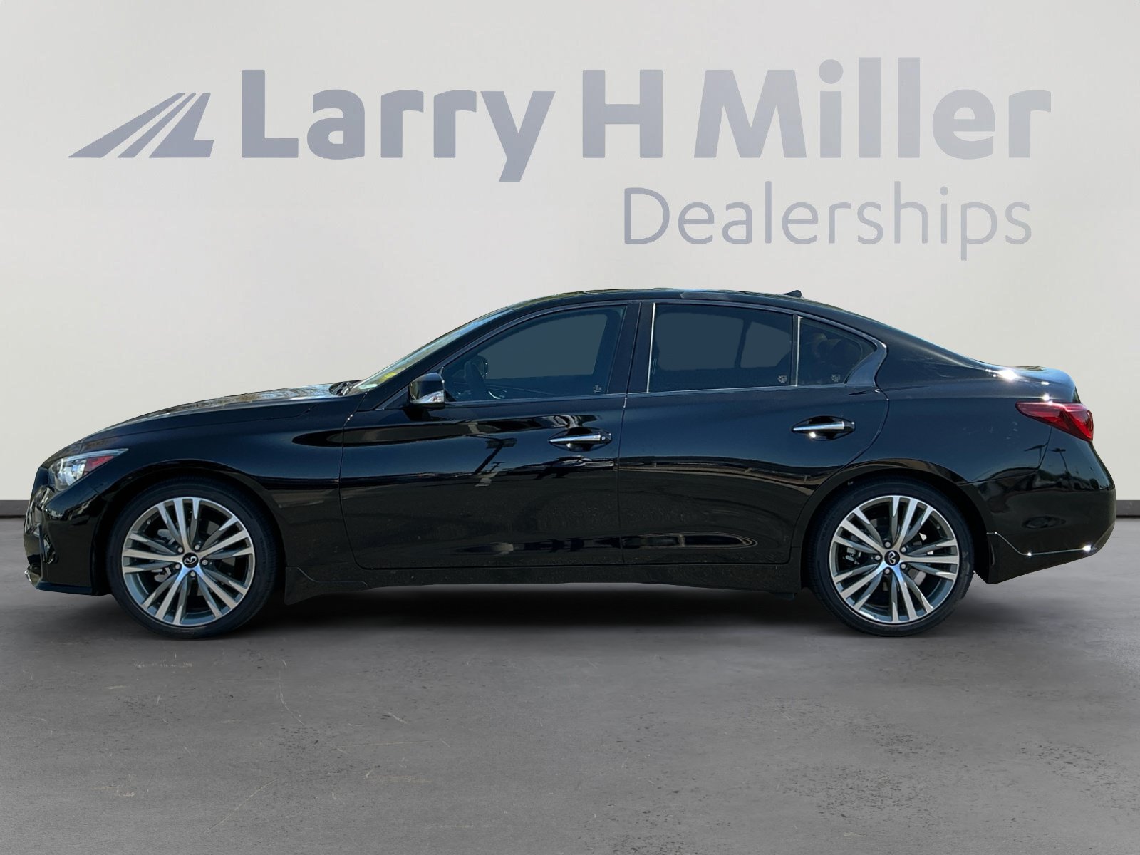 Used 2023 INFINITI Q50 Sensory RWD image 2
