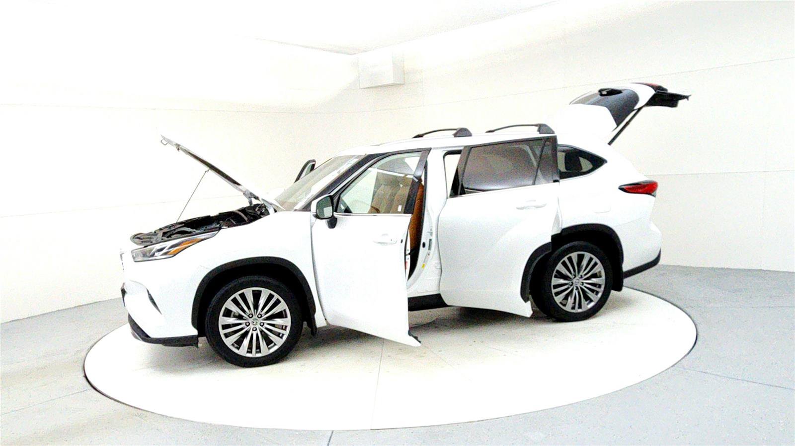 Used 2023 Toyota Highlander Platinum image 10