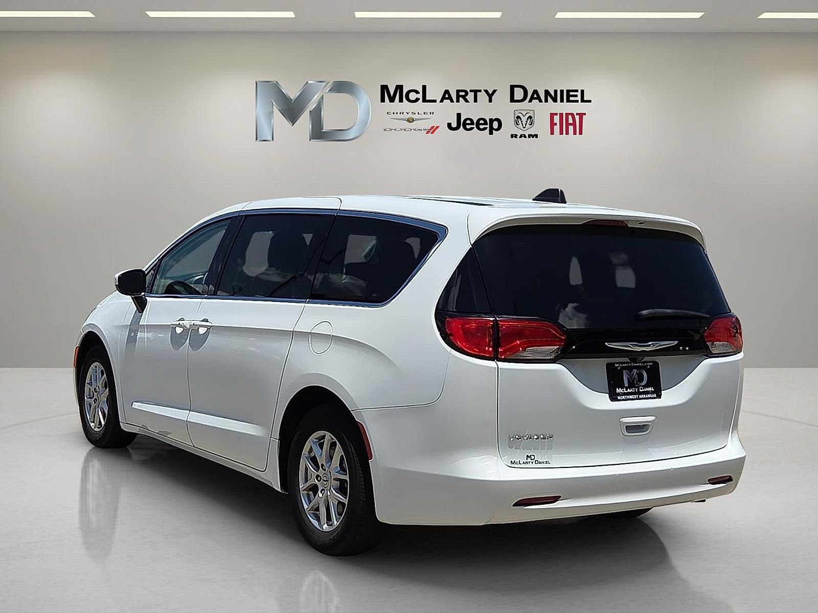 Used 2023 Chrysler Voyager LX FWD image 4