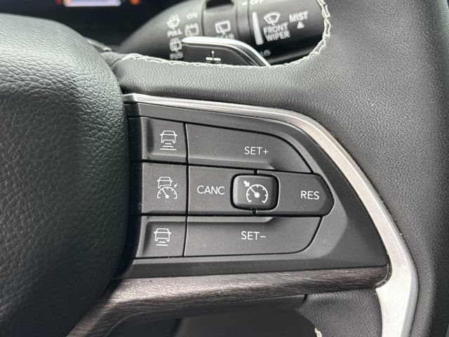 Used 2025 Jeep Grand Cherokee Limited AWD/4WD image 30