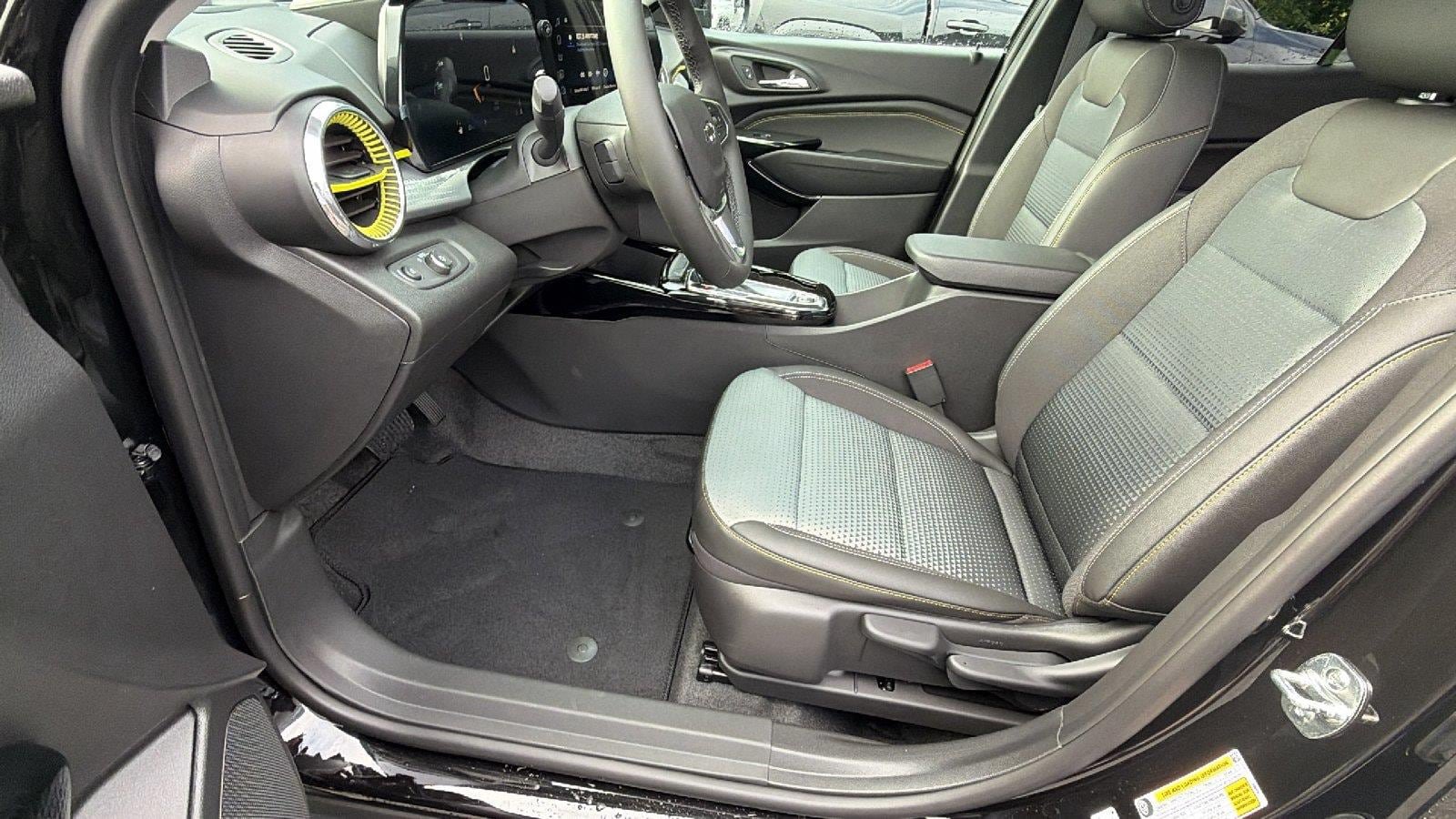 New 2026 Chevrolet Trax LT w/ Driver Confidence Package FWD image 16