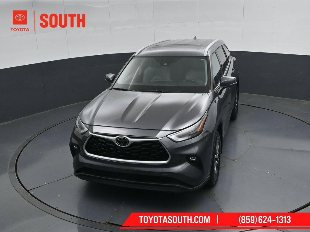 Used 2022 Toyota Highlander XLE AWD/4WD image 51