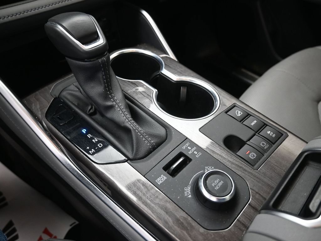 Used 2024 Toyota Highlander Platinum image 29