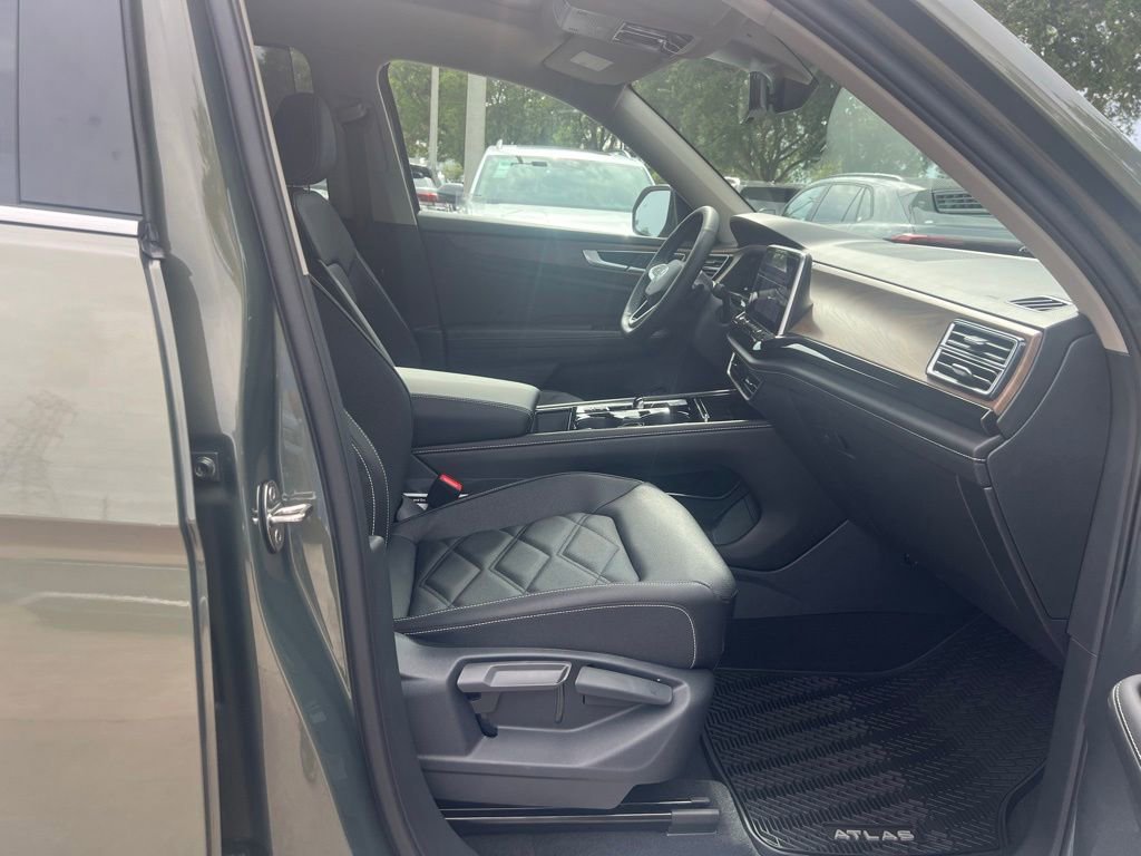 New 2026 Volkswagen Atlas SE FWD image 30