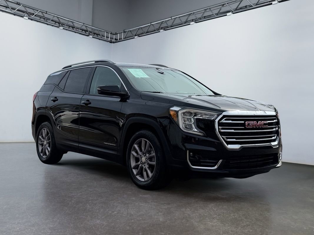 Used 2023 GMC Terrain SLT image 3