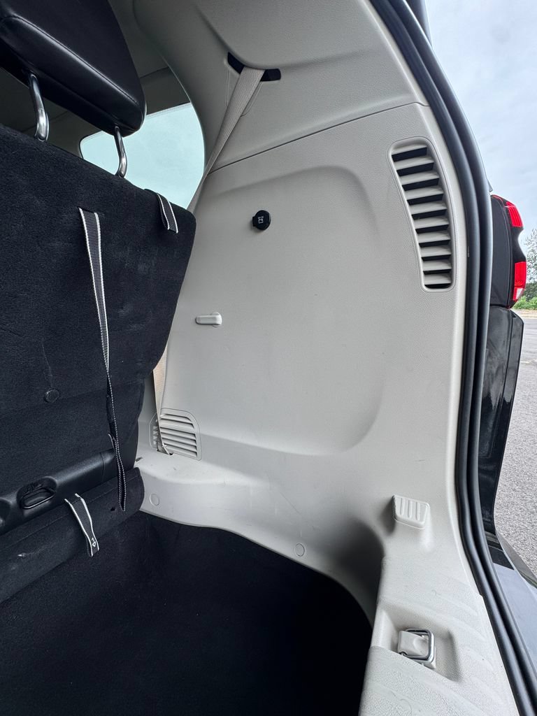 Used 2023 Chrysler Pacifica Touring-L FWD image 12