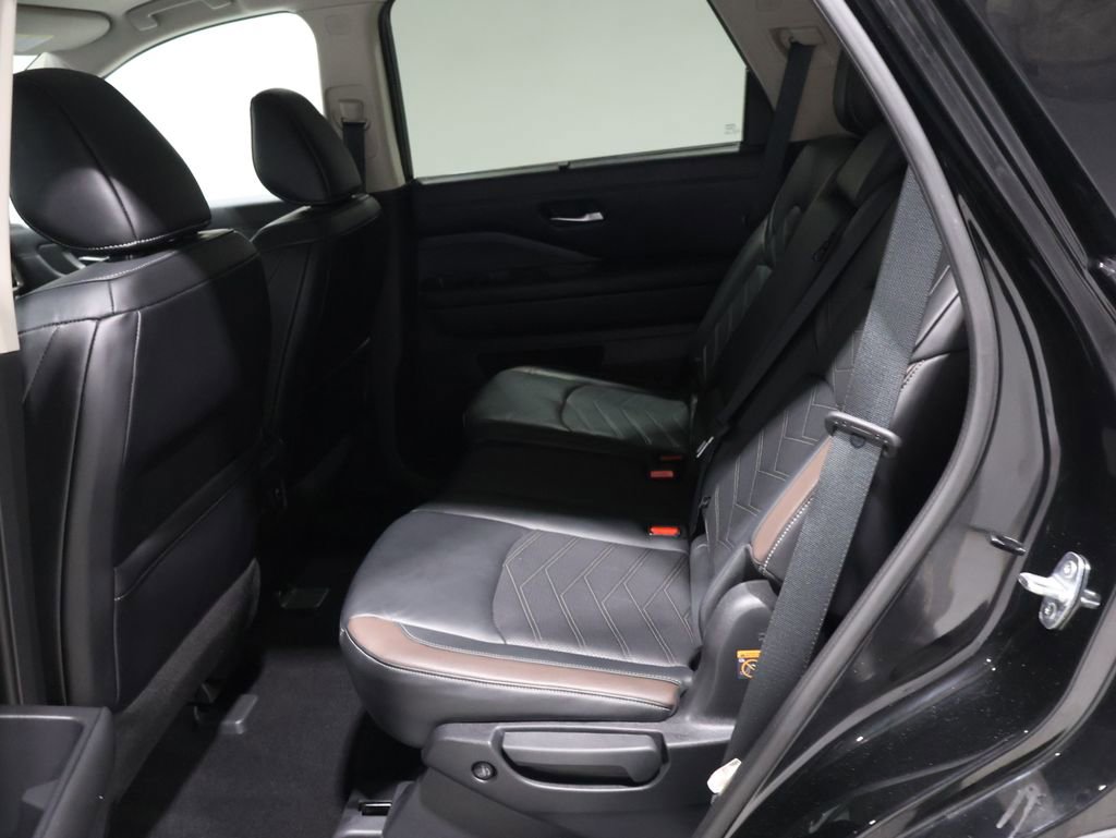 Used 2022 Nissan Pathfinder Platinum w/ Cargo Package image 15