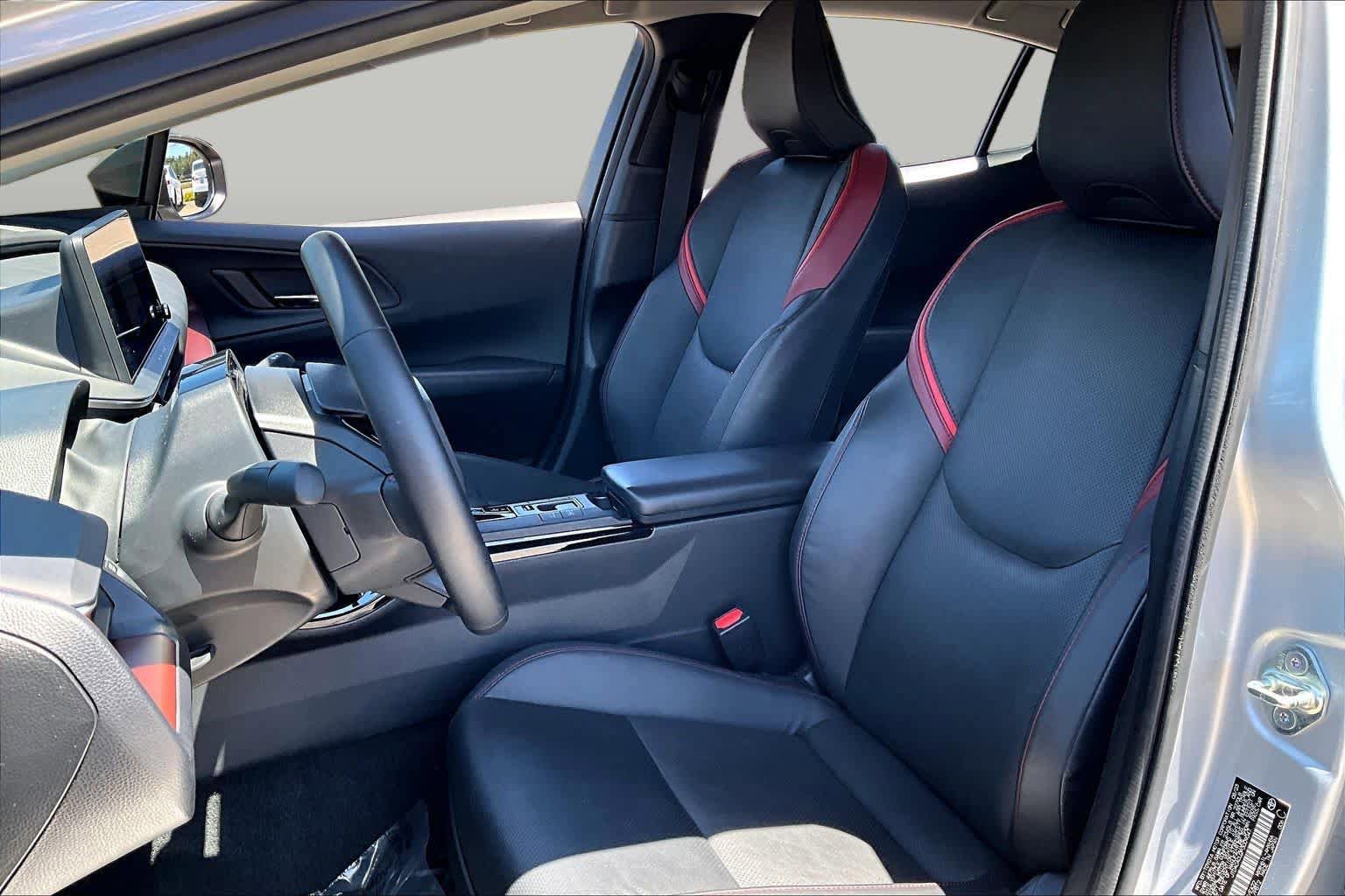 Used 2023 Toyota Prius Prime Premium FWD image 7