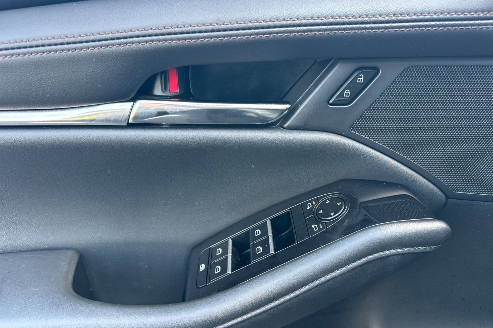 Used 2025 MAZDA MAZDA3 s image 11