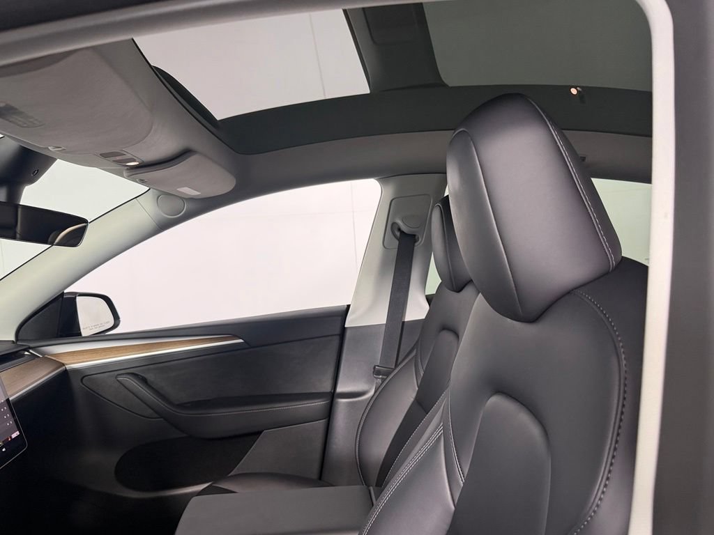 Used 2025 Tesla Model Y Long Range RWD image 21