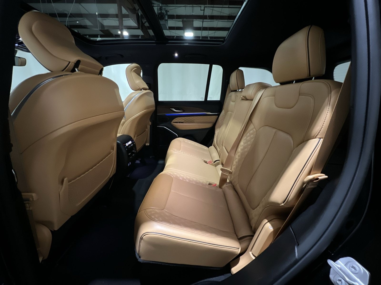 Used 2022 Jeep Grand Cherokee Summit AWD/4WD image 31