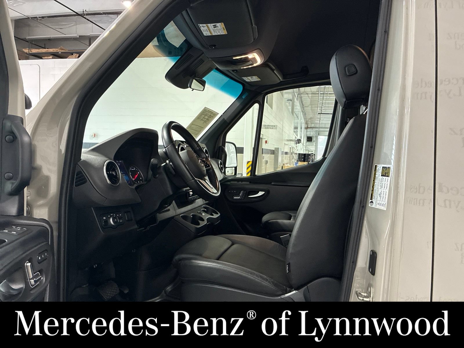 Used 2022 Mercedes-Benz Sprinter 2500 image 6