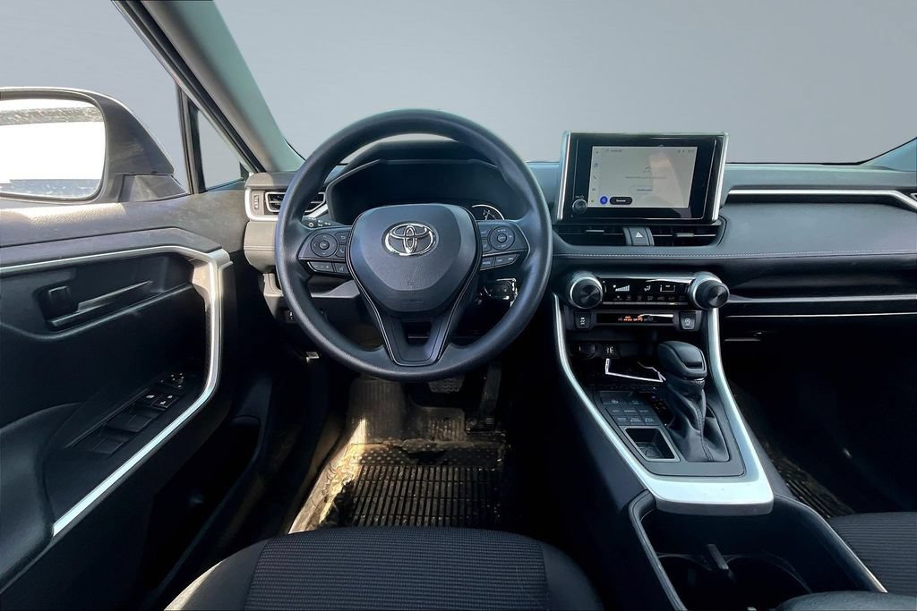 Used 2024 Toyota RAV4 LE AWD/4WD image 8