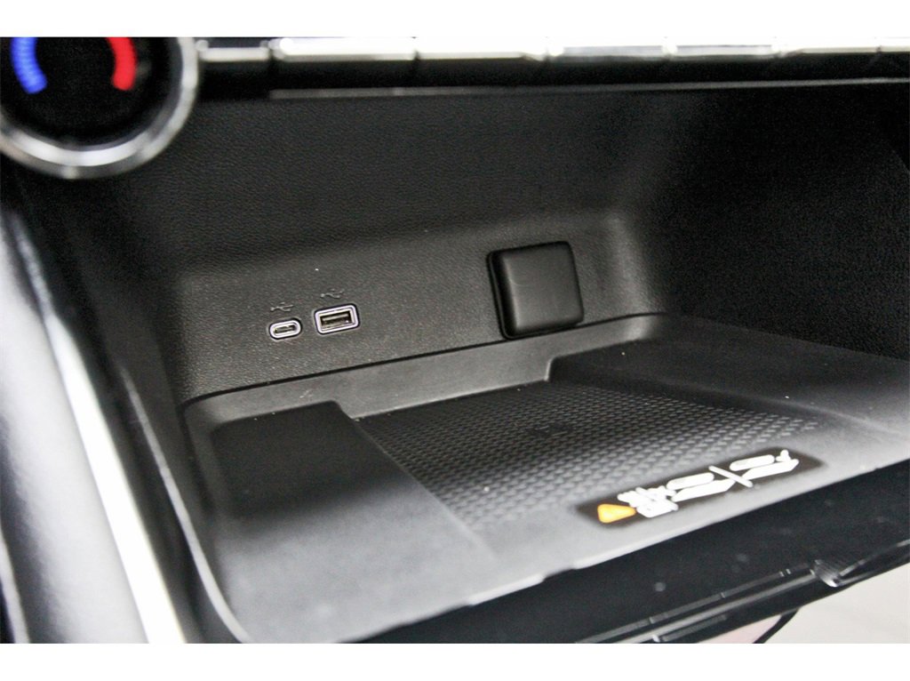 Used 2025 Chevrolet Traverse RS image 23