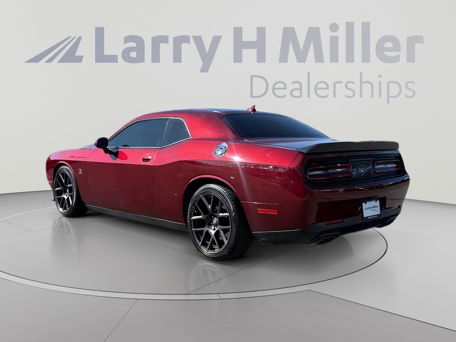 Used 2018 Dodge Challenger R/T Scat Pack w/ Leather Interior Group RWD image 4