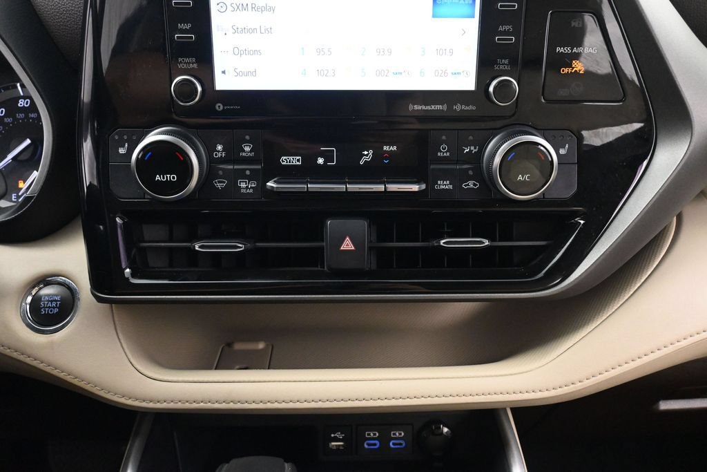 Used 2022 Toyota Highlander XLE AWD/4WD image 37