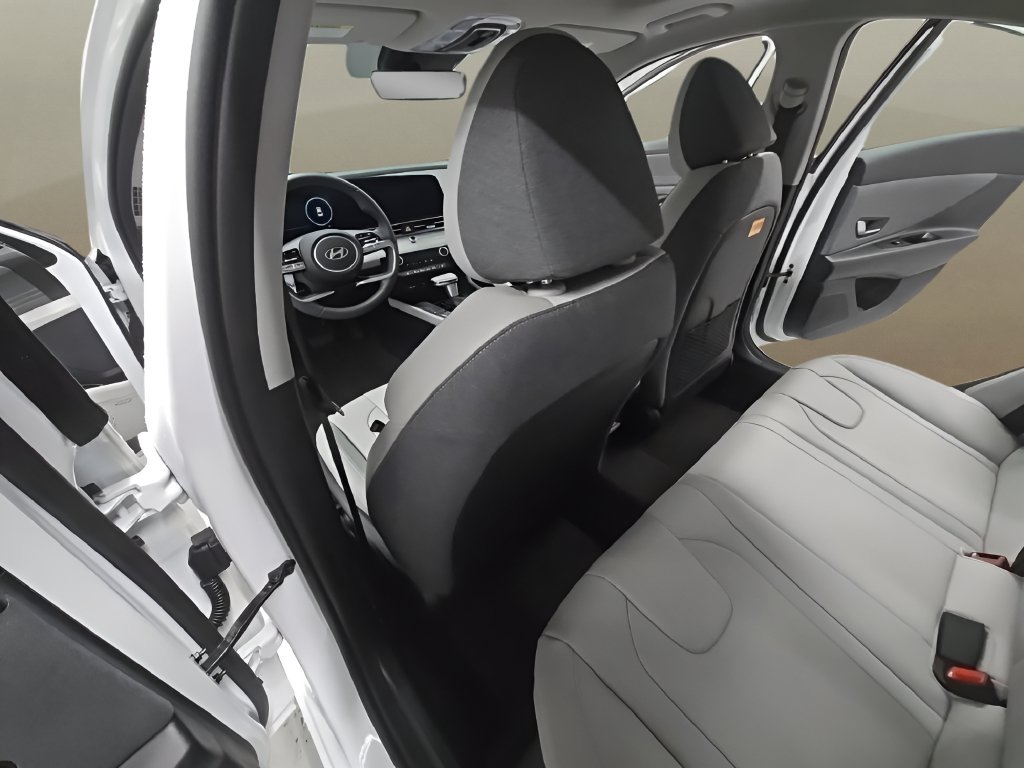 New 2026 Hyundai Elantra Limited FWD image 17