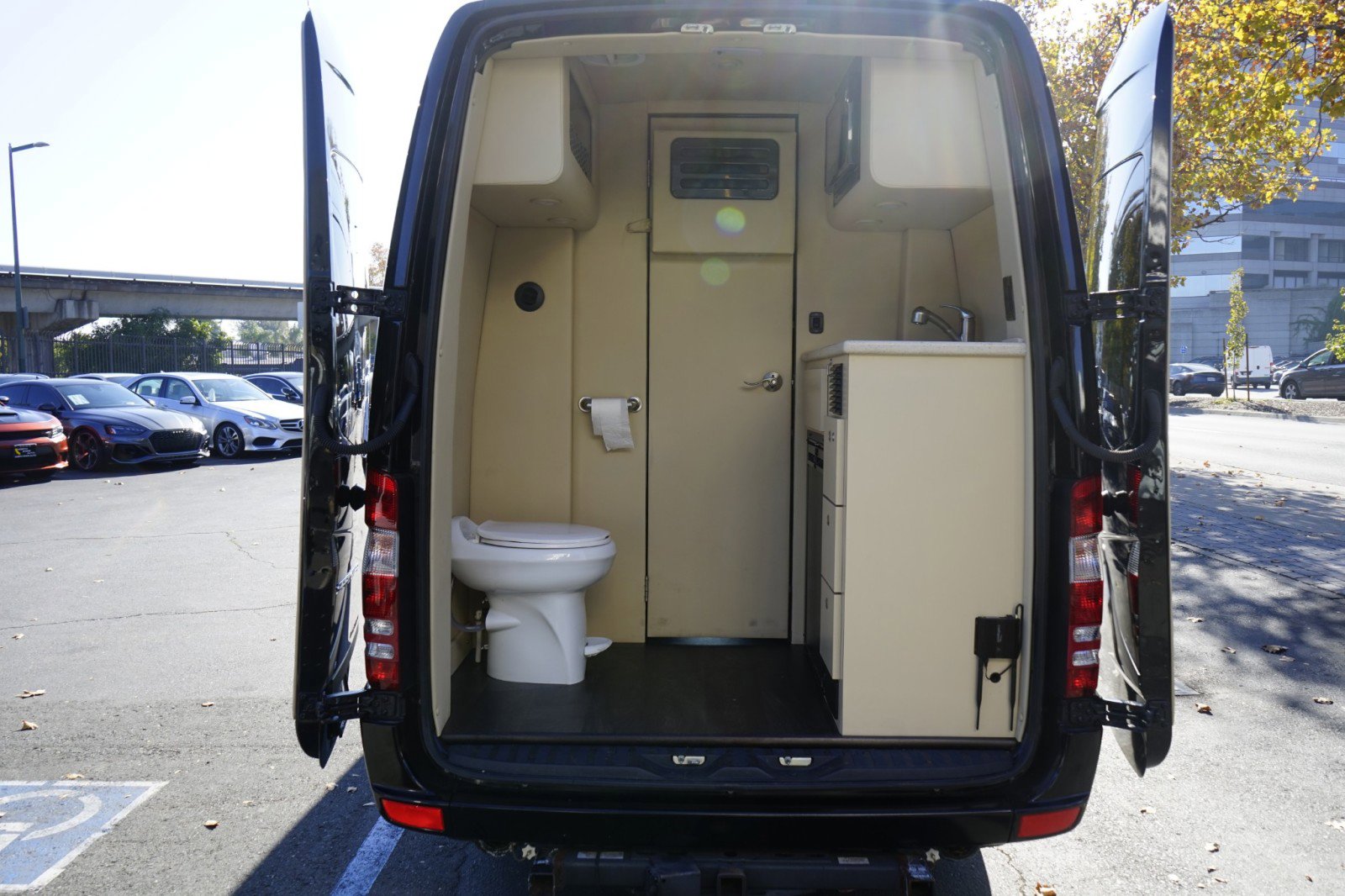 Used 2017 Mercedes-Benz Sprinter 3500 image 32