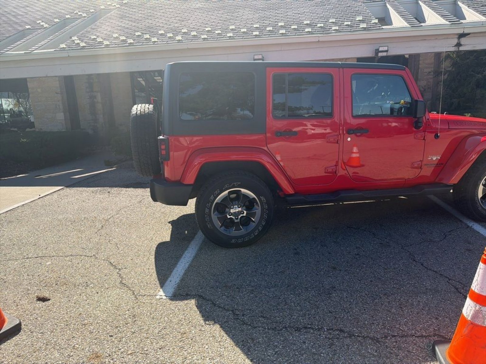 Used 2017 Jeep Wrangler Unlimited Sahara w/ Connectivity Group image 10