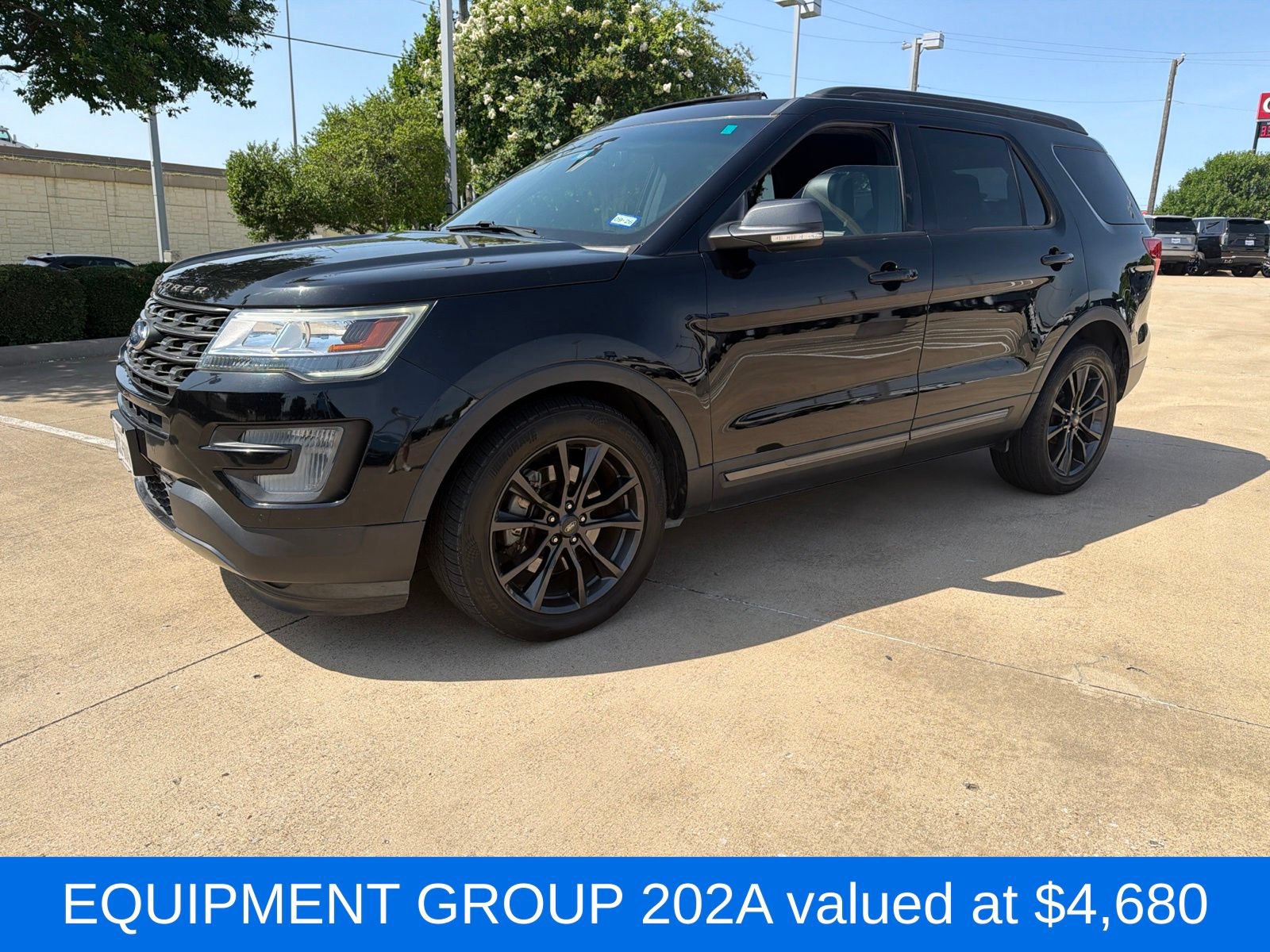 Used 2017 Ford Explorer XLT w/ Equipment Group 202A FWD image 3
