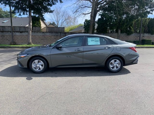 New 2026 Hyundai Elantra SE image 2