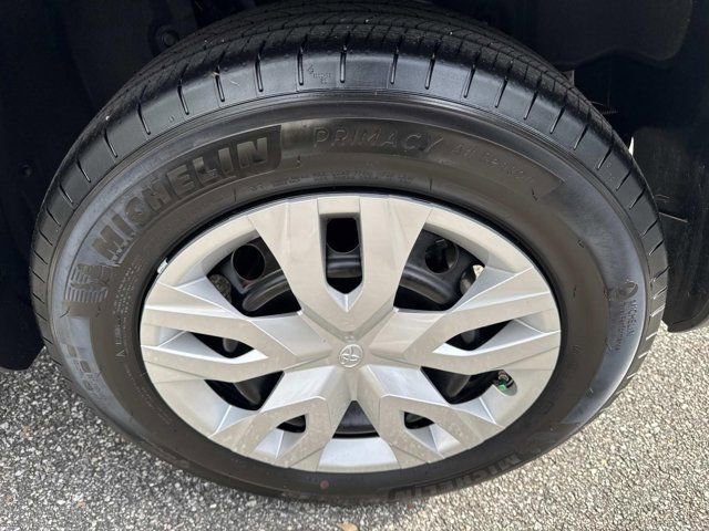 Certified 2024 Toyota Corolla Cross L image 31