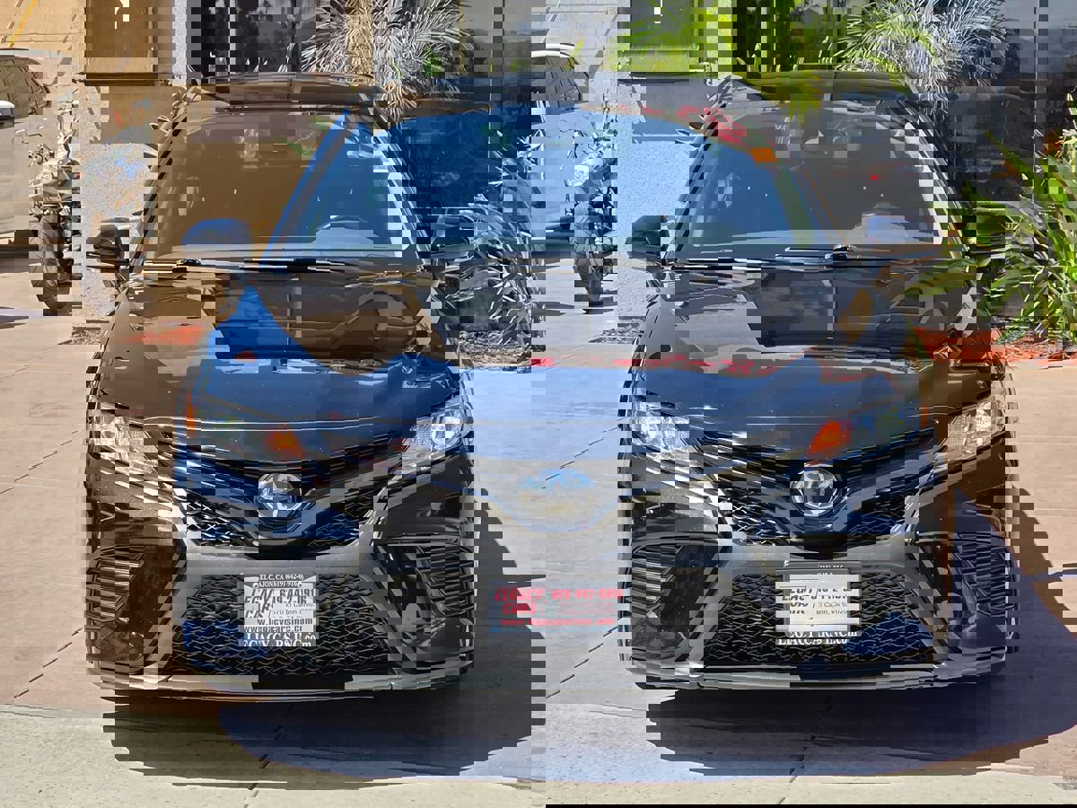 Used 2020 Toyota Camry SE w/ Convenience Package image 4