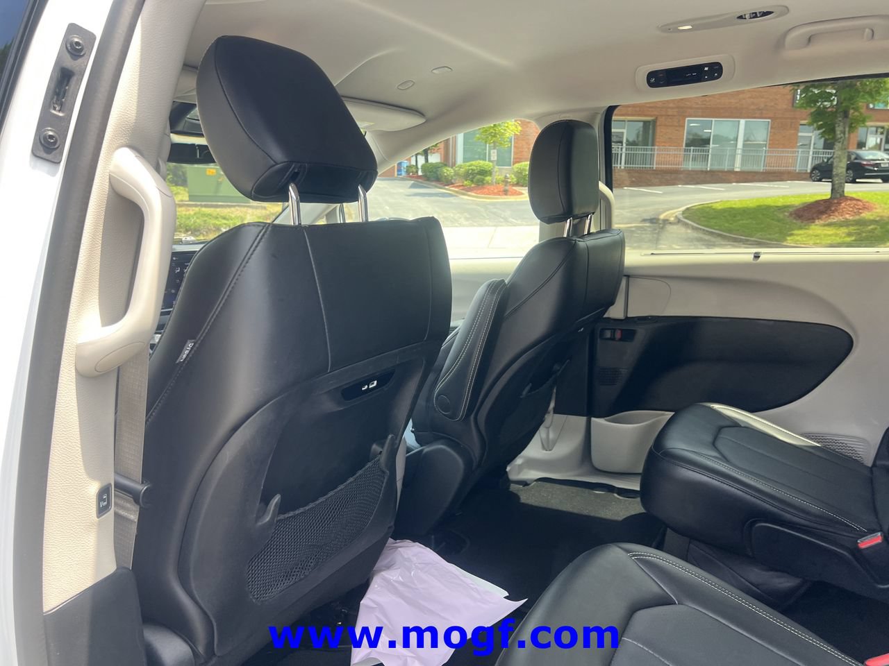 Used 2024 Chrysler Pacifica Touring-L FWD image 20