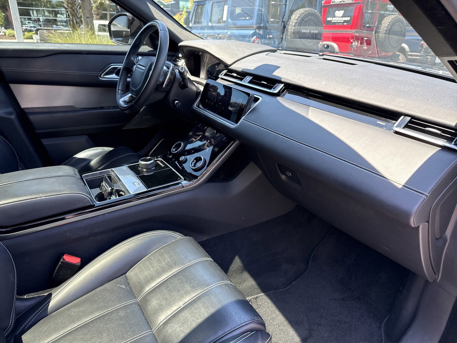 Used 2019 Land Rover Range Rover Velar R-Dynamic HSE AWD/4WD image 3