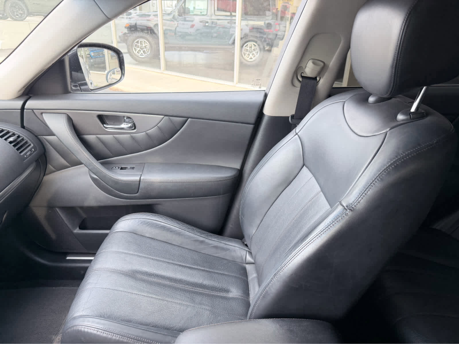 Used 2017 INFINITI QX70 AWD w/ Premium Package image 28