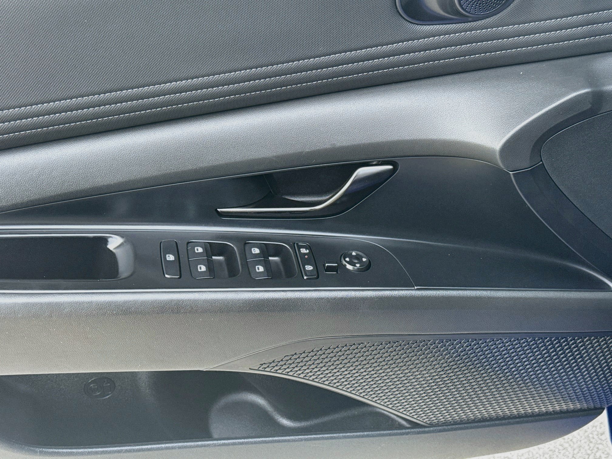 Used 2025 Hyundai Elantra Sport FWD image 14