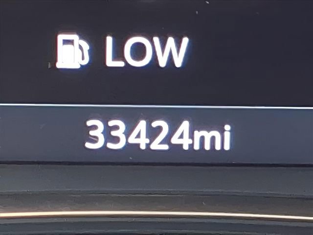 Used 2023 Chevrolet Traverse LT image 35