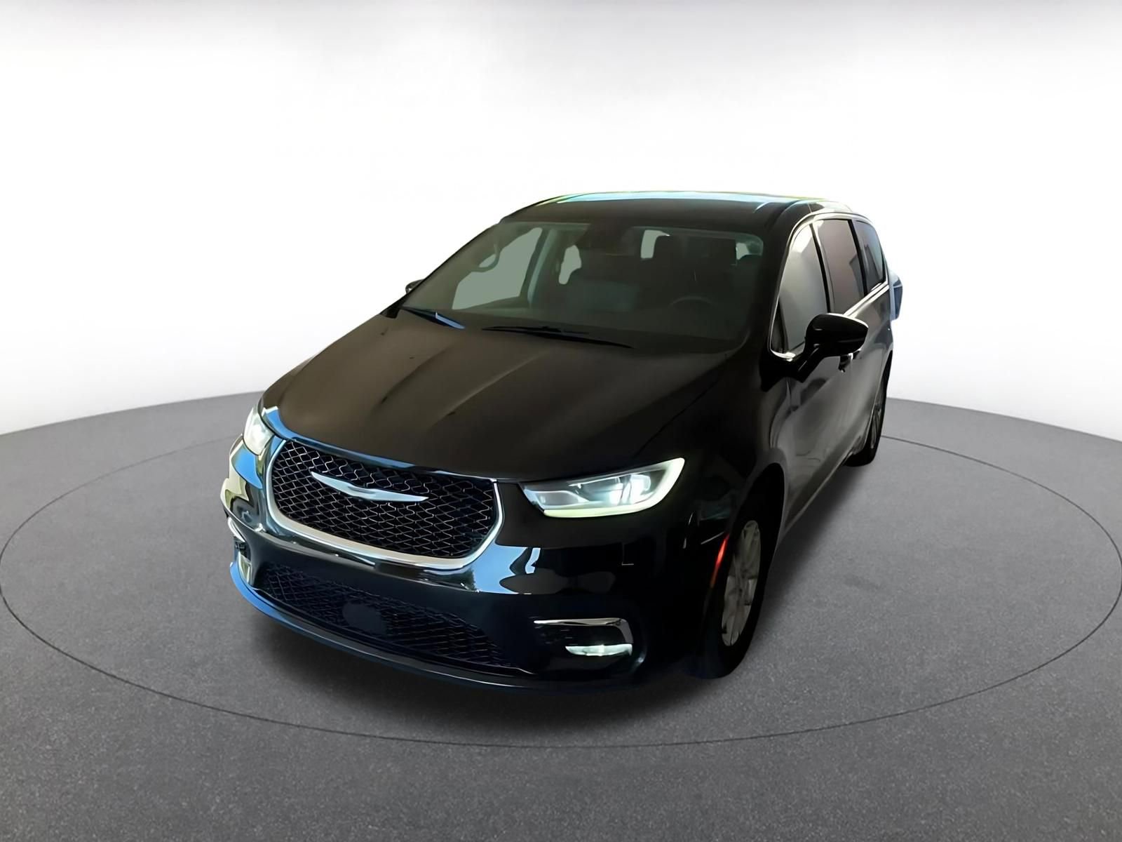 Used 2024 Chrysler Pacifica Touring-L image 7