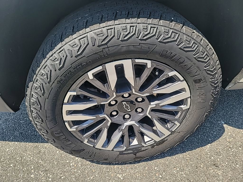 Certified 2025 Chevrolet Suburban Z71 AWD/4WD image 7