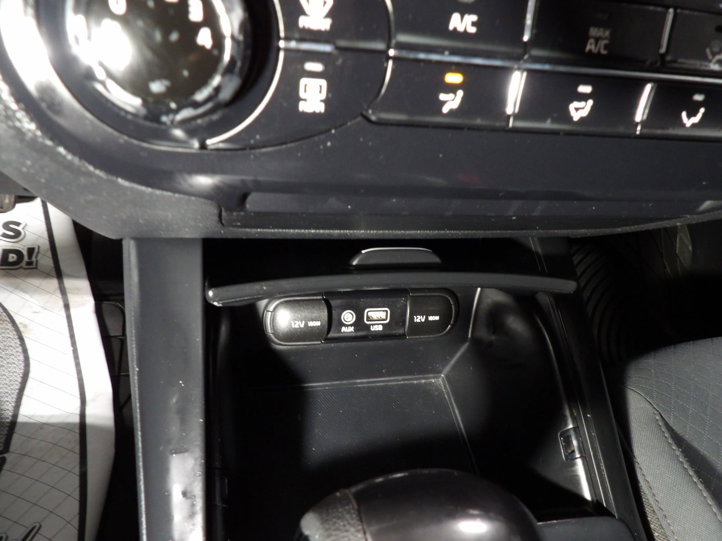 Used 2017 Kia Sorento LX Sport Utility 4D image 16