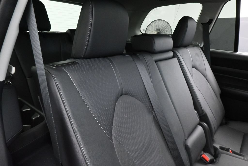 Used 2025 Toyota Grand Highlander AWD image 42