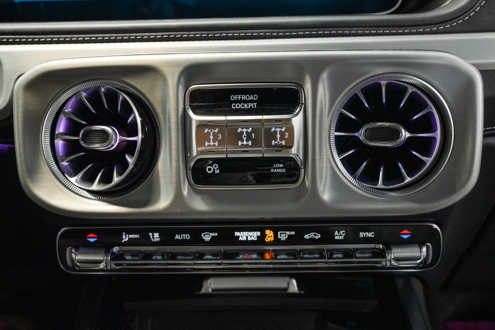 Used 2025 Mercedes-Benz G 550 image 27