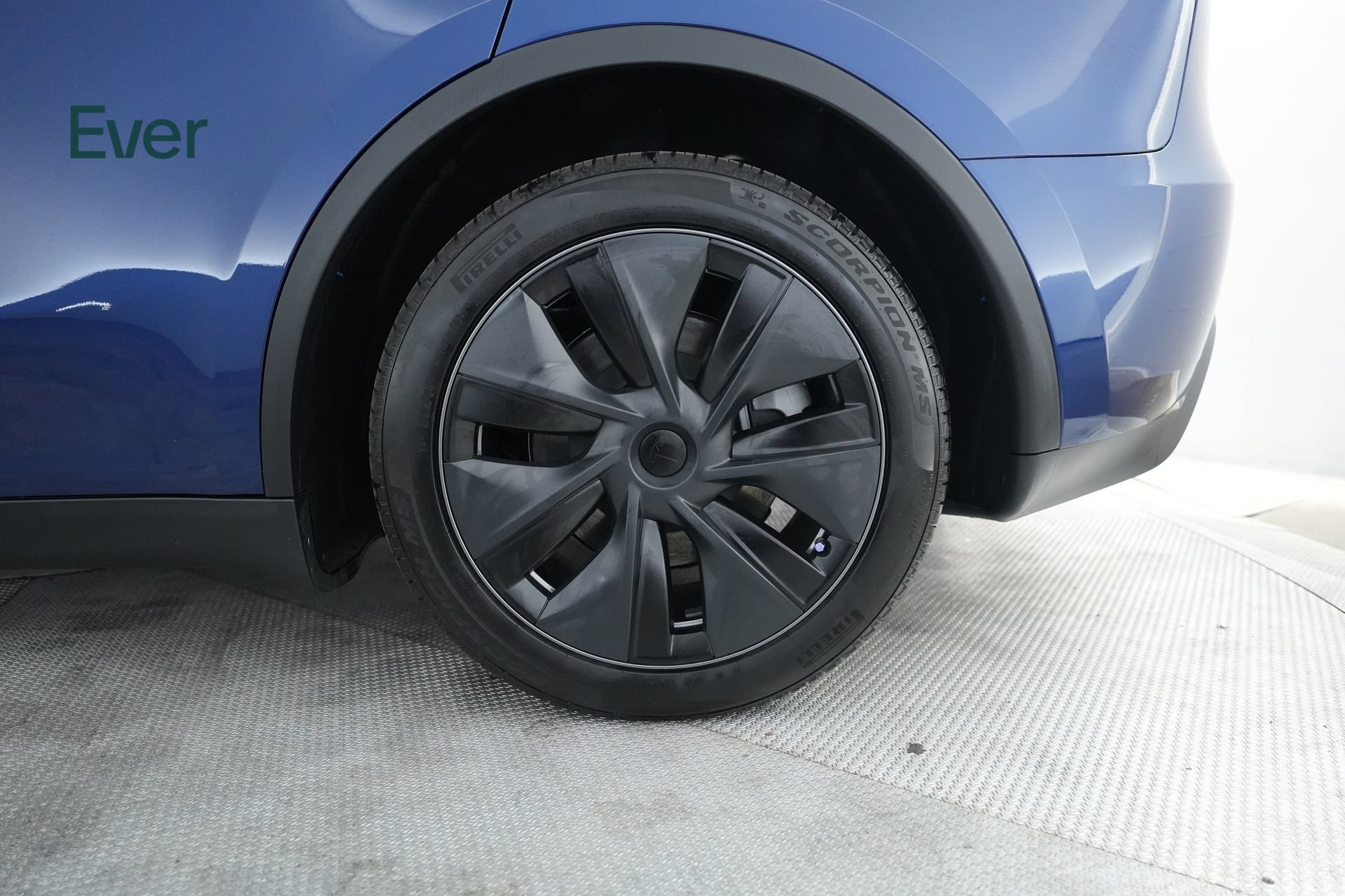 Used 2024 Tesla Model Y 2WD image 9
