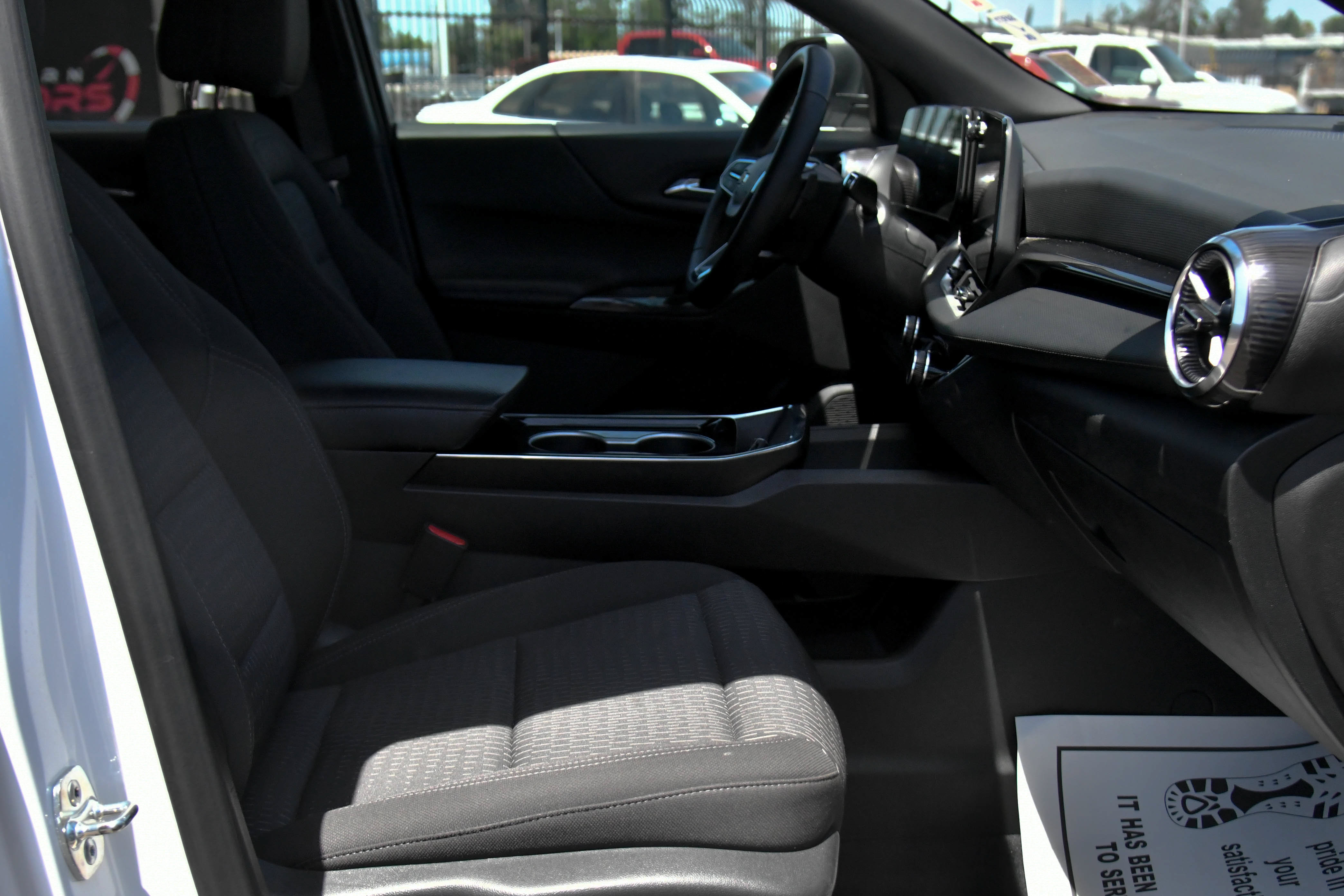 Used 2025 Chevrolet Equinox LT FWD image 46