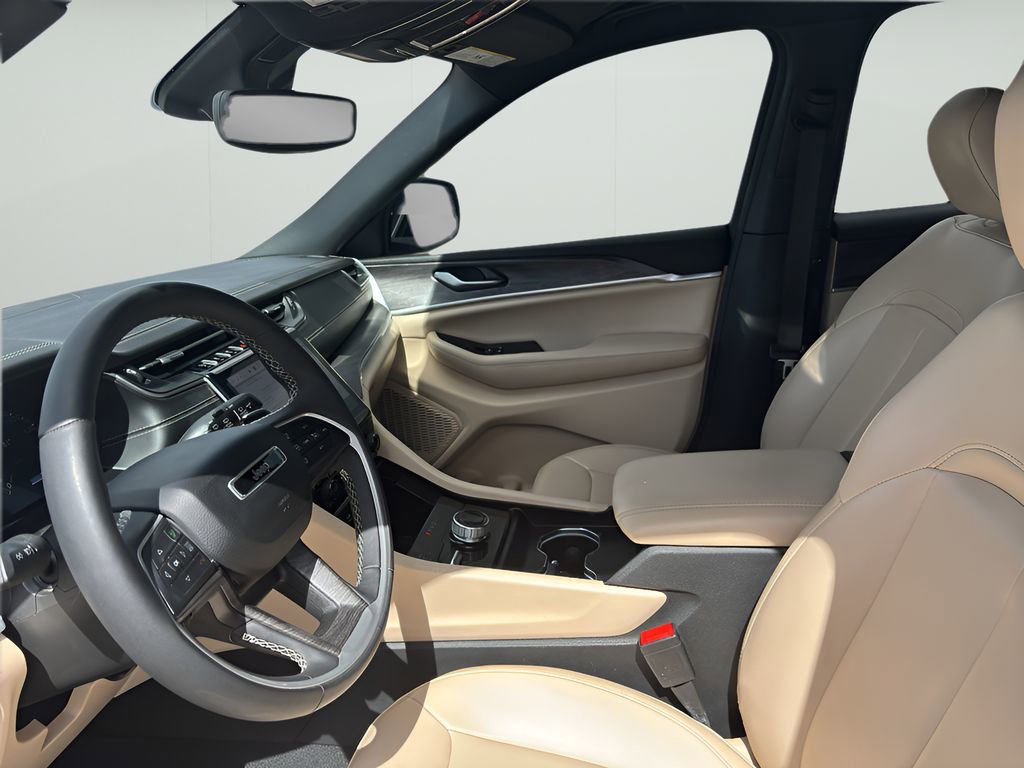 Used 2024 Jeep Grand Cherokee L Limited w/ Black Appearance Package image 26