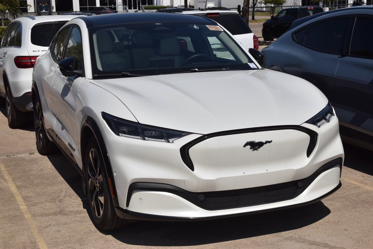 Used 2021 Ford Mustang Mach-E Premium RWD image 4