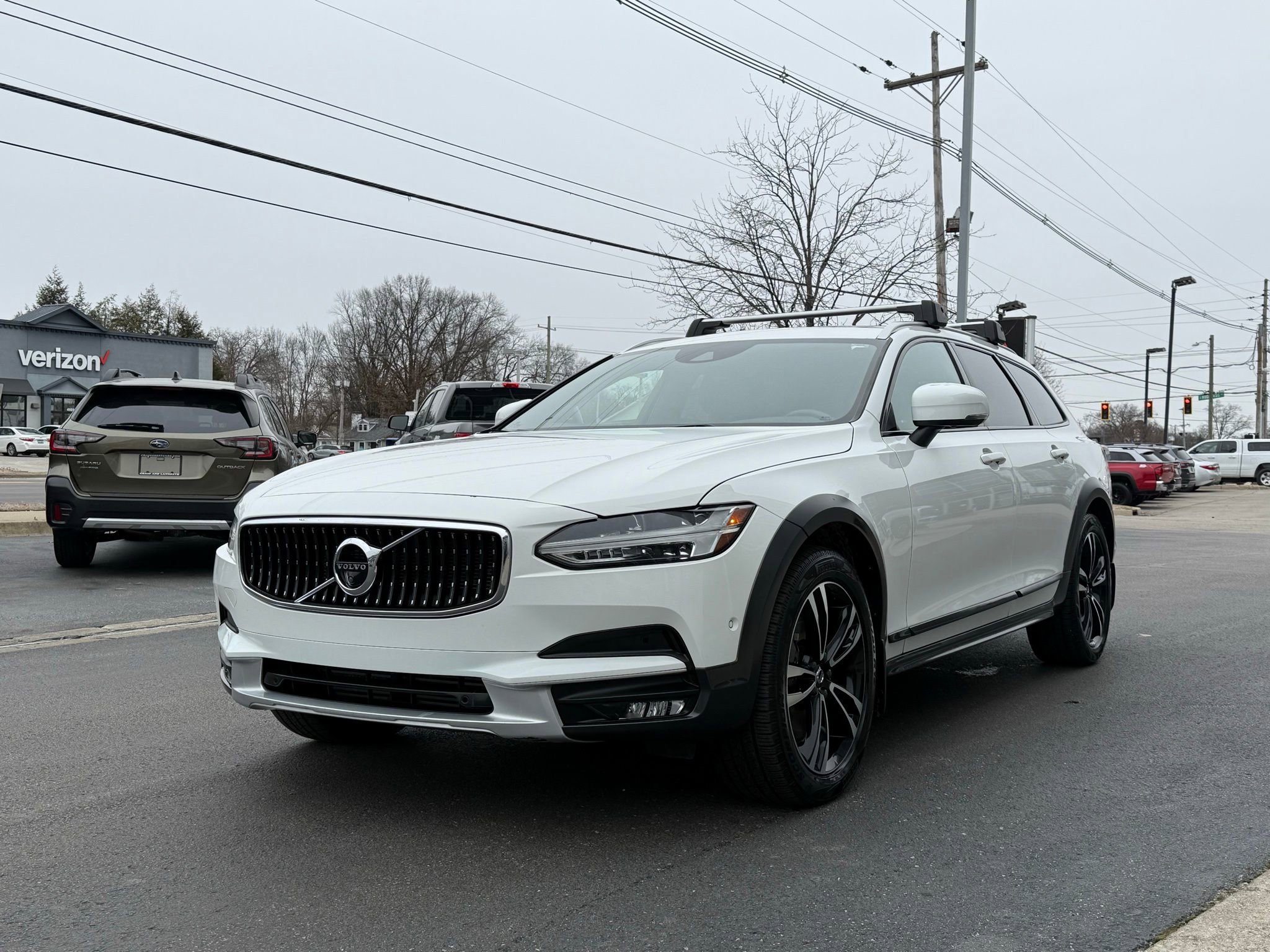 Used 2018 Volvo V90 T5 Cross Country w/ Convenience Package image 2