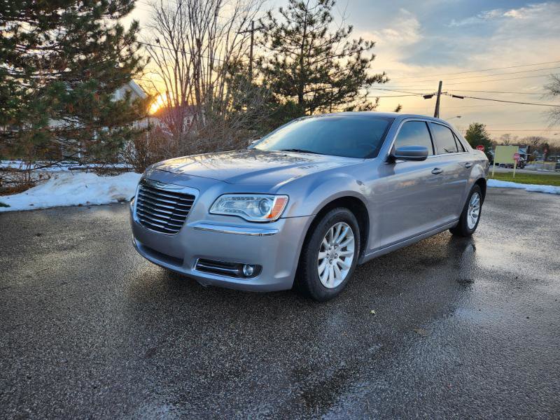 Used 2013 Chrysler 300 w/ Driver Convenience Group image 3