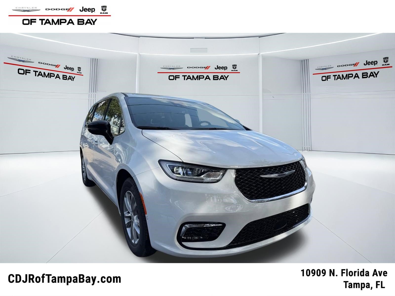 New 2026 Chrysler Pacifica Select