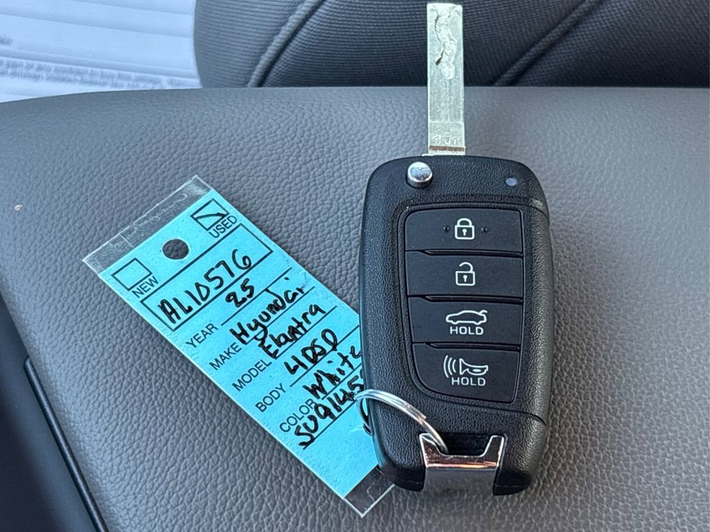 Certified 2025 Hyundai Elantra SE w/ Cargo Package image 29