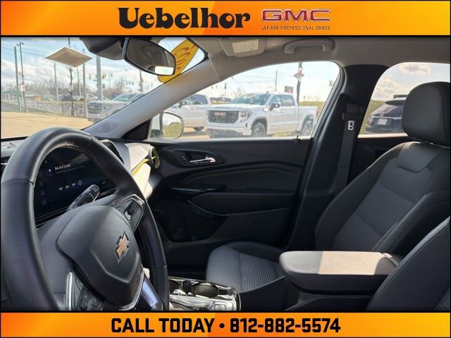 Used 2025 Chevrolet Trax LT w/ Driver Confidence Package image 21