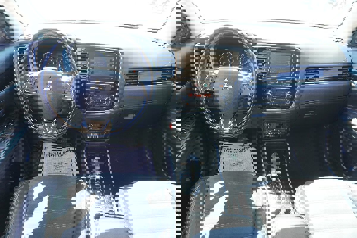 Used 2019 Mitsubishi Outlander SE image 20