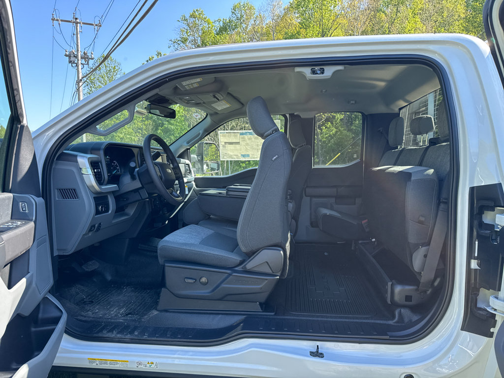 New 2026 Ford F550 4x4 Supercab Super Duty w/ XLT Value Package image 6