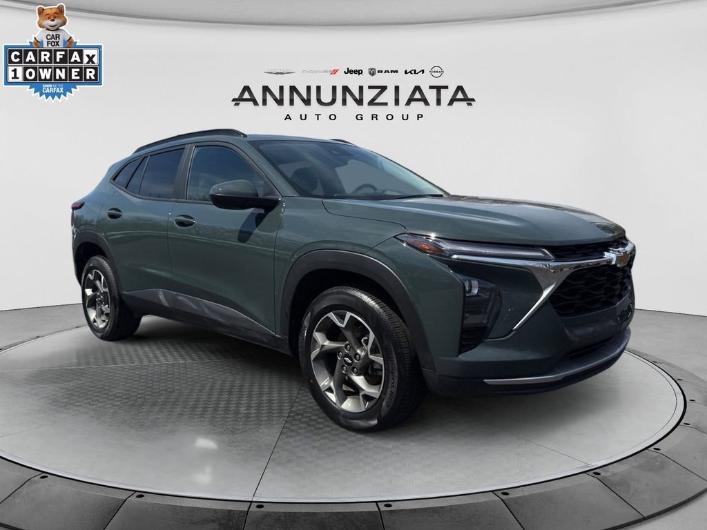 Used 2025 Chevrolet Trax LT FWD image 7